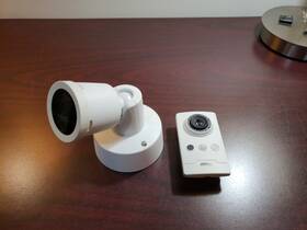 Axis M1065-l M2025-le Lot Of 2 Cameras - For Parts M1065-l M2025-le